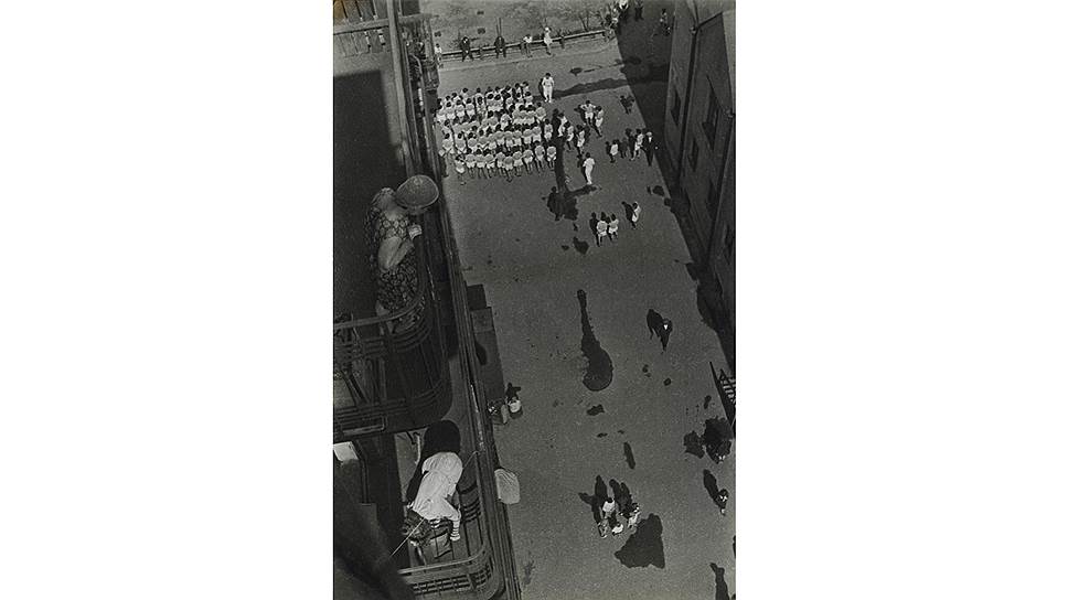 &quot;Люди, идущие на демонстрацию&quot;, 1928 год