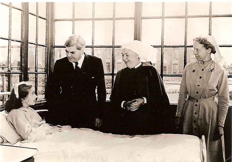 Эньюрин Бивен после учреждения Национальной службы здравоохранения Великобритании, 5 июля 1948 года 
