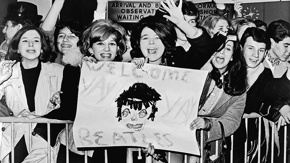 Фанаты The Beatles в аэропорту имени Джона Кеннеди, Нью-Йорк, 1964 год