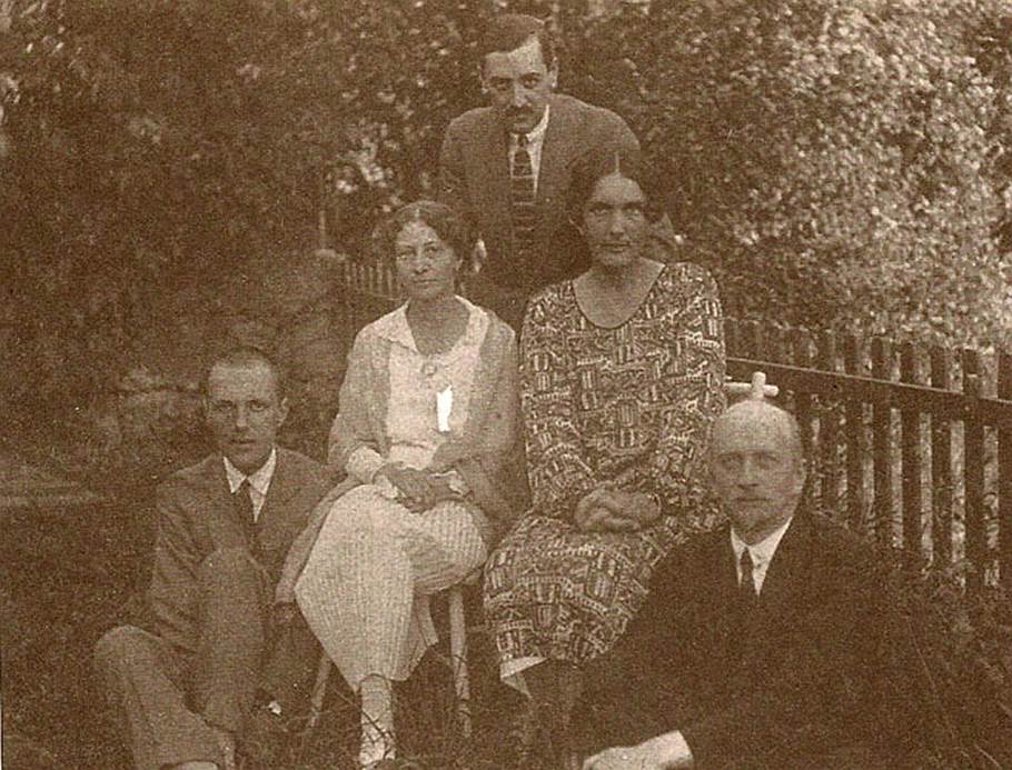 Слева направо: Аркадий Столыпин, Елена Волконская, Наталья Ильина и Иван Ильин. Италия, 1927 год  