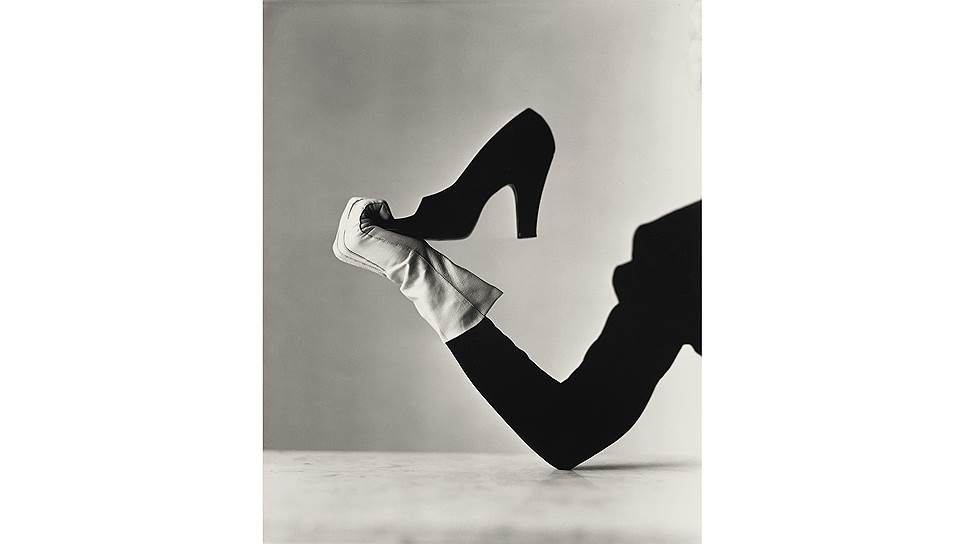 «Перчатка и туфля», 1947 год 