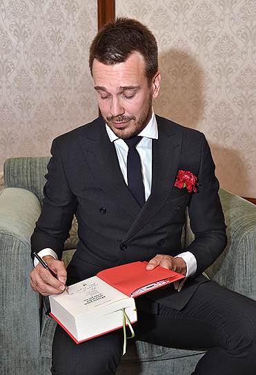 Писатель Михаил Зыгарь на презентации собственной книги "Империя должна умереть" в резиденции посла Австралии (17 октября)
