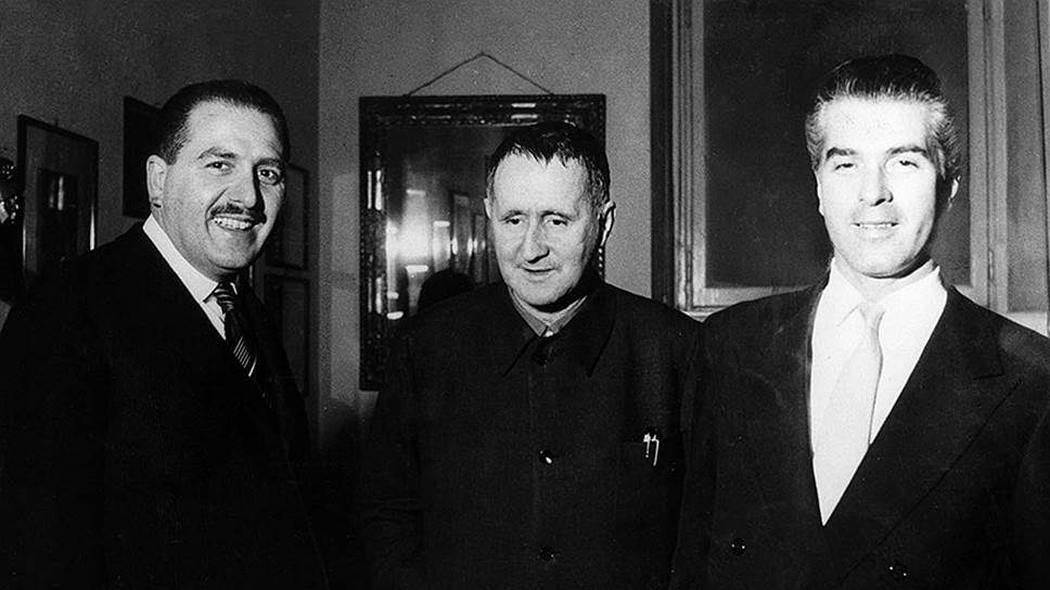 Бертольт Брехт (в центре), режиссер Джорджо Стрелер (справа) и продюсер Паоло Грасси, 1956