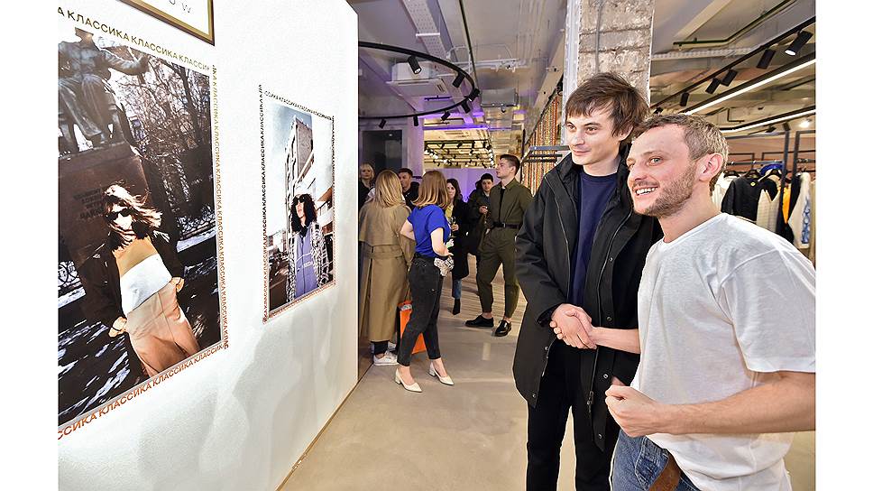 Дизайнеры Александр Терехов и Андрей Артемов (справа) на презентации коллекции Reebok Classic X Walk of Shame в ЦУМе
