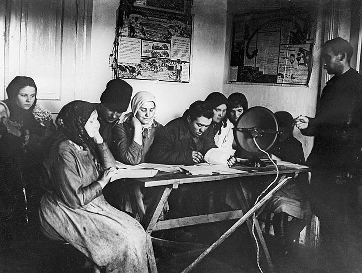 Ликбез в Бородянской сельскохозяйственной коммуне «Спартак», 1928