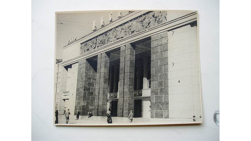 Лазарь Хидекель. Фасад кинотеатра «Москва», Ленинград, 1936–1939