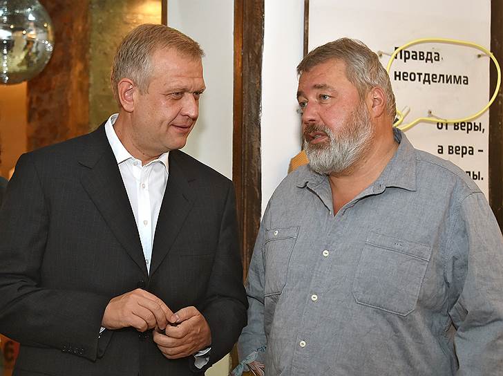 Бизнесмен Сергей Капков и журналист Дмитрий Муратов (справа) на праздновании пятилетнего юбилея «Гоголь-центра» (2 февраля)