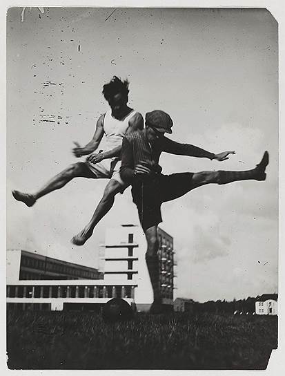Т. Люкс Фейнингер. «Прыжок над Баухаусом», 1927