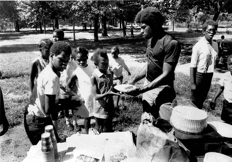 Бесплатные завтраки, организованные «Черными пантерами». Нью-Джерси, 1969