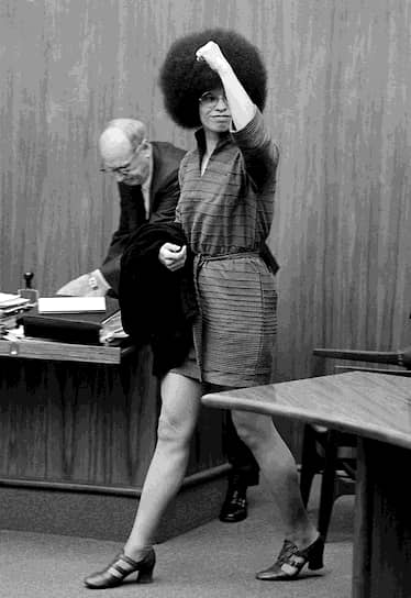 Анджела Дэвис на судебном заседании в Сан-Рафаэле. Калифорния, 1971