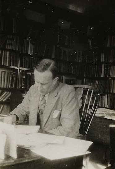 Дж. Р. Р. Толкин, 1937