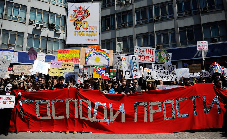 #беспорядок: Монстрация. Новосибирск, 1 мая 2015. После проведения акции ее организатор Артем Лоскутов был задержан