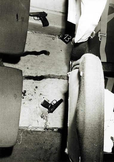 Место двойного самоубийства Экхарда и Кристель Вехаге в салоне самолета, оперативная съемка МГБ ГДР, 10 марта 1970