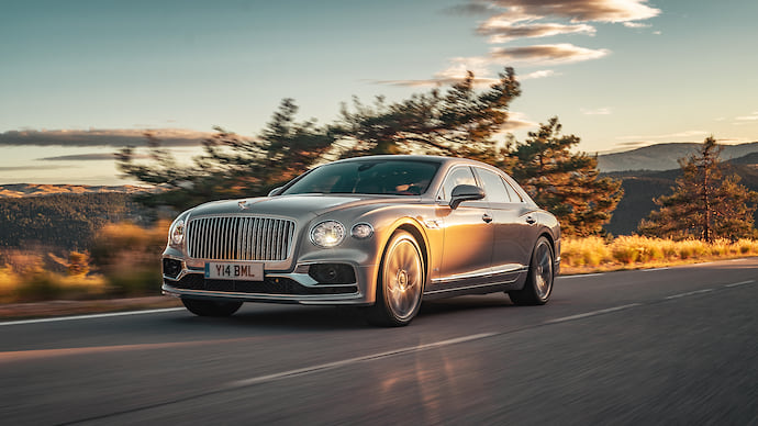 Bentley Flying Spur и Audi RS Q8
