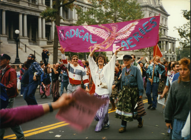 «Радикальные феи» и Гарри Хэй (крайний слева) на правозащитном митинге в Нью-Йорке, начало 1980-х 