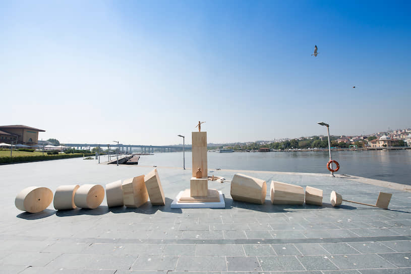 Ербосын Мельдибеков. «Трансформер». Инсталляция на Art International Istanbul, 2013