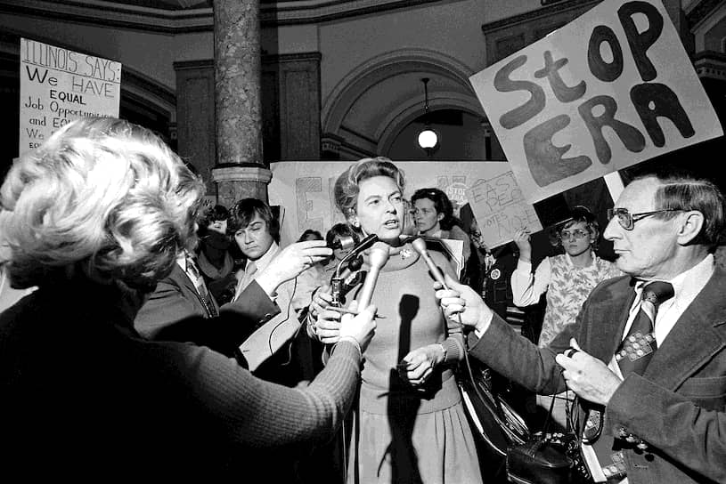 Филлис Шлэфли на ралли против Поправки о равных правах, 1977 