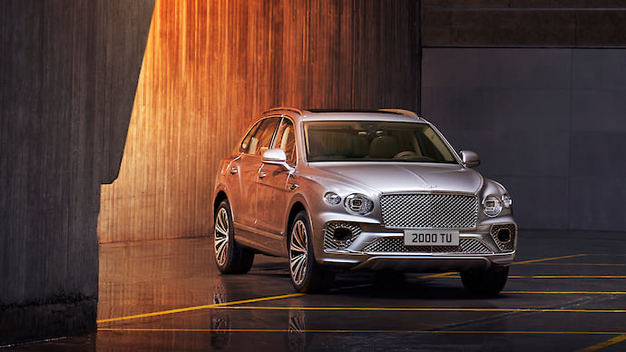 Porsche Taycan Turbo и Bentley Bentayga