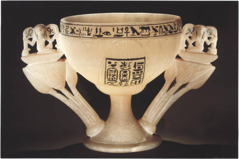 Алебастровая чаша в форме лотоса с пожеланием вечного счастья Тутанхамону 