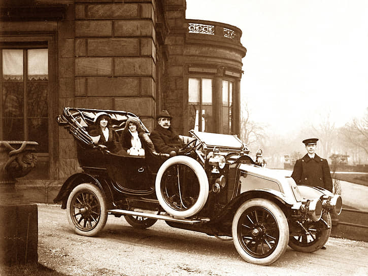 Выезд на автомобиле, начало 1900-х