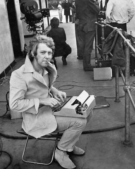 Тед Льюис на съемочной площадке «Убрать Картера», 1970