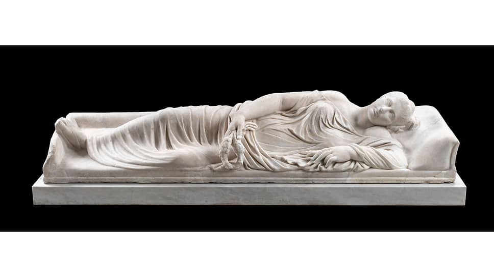 Надгробие с фигурой лежащей женщины, II век