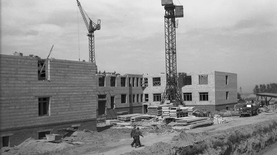 Строительство Института гидродинамики, 1958