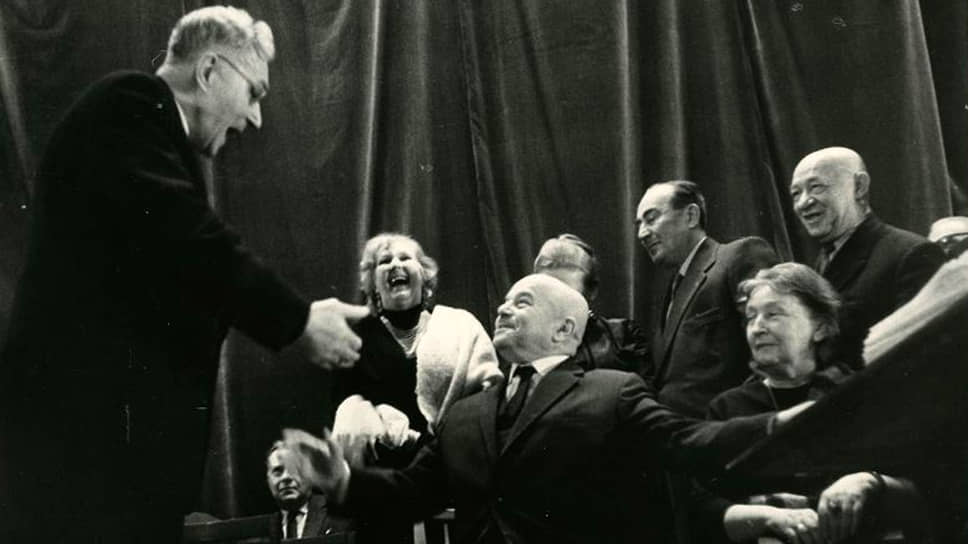Виктор Шкловский (в центре) на праздновании своего 70-летия в Центральном доме литераторов, 5 февраля 1963
