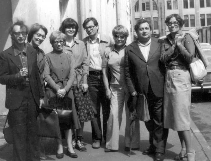 Сотрудники сектора современного искусства Запада ВНИИ
искусствознания, конец 1970-х. Борис Зингерман — второй справа