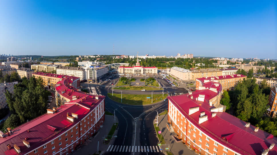 Железнодорожный вокзал Петрозаводск-Пассажирский и площадь Гагарина. Петрозаводск, 2024
