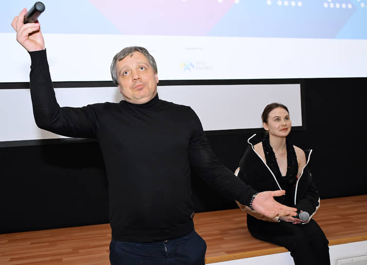 Актриса и режиссер фильма «Чувства» Виктория Мокерова (справа) и режиссер Максим Добромыслов на XXIII Международном фестивале кинодебютов «Дух огня»