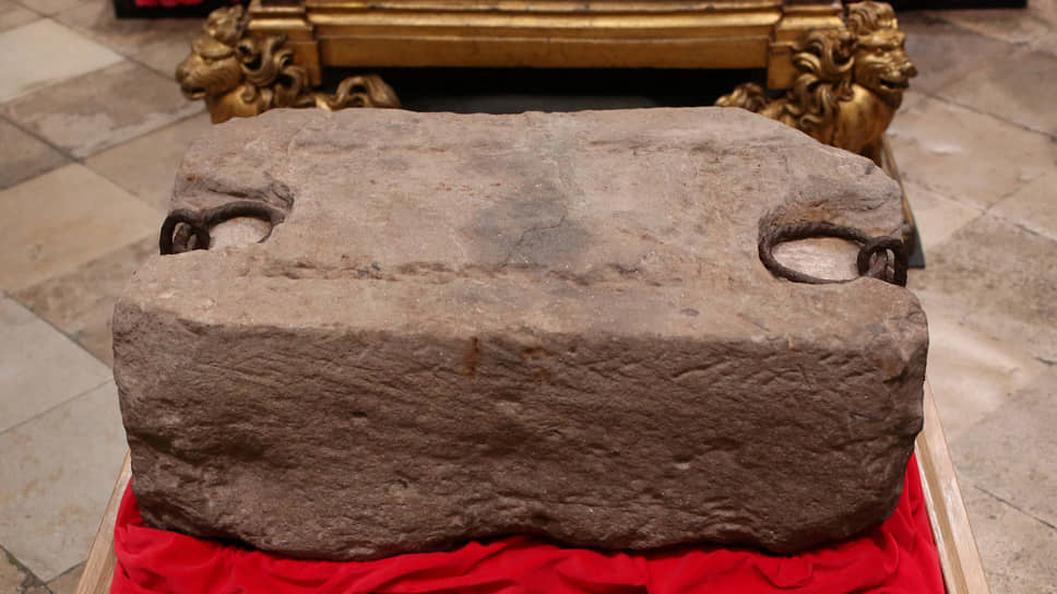 «Камень судьбы», привезенный на коронацию из Шотландии