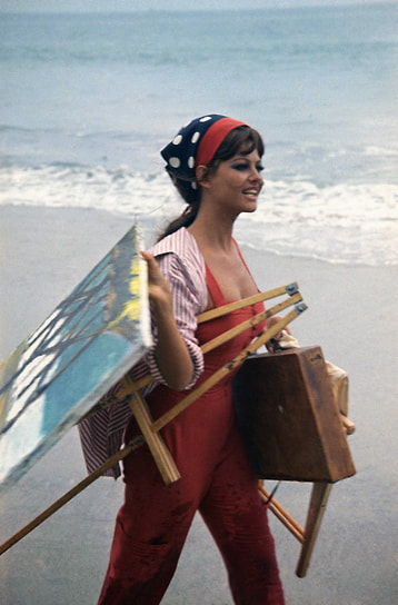 Кадр из фильма Александра Маккендрика «Не гони волну», 1967 год