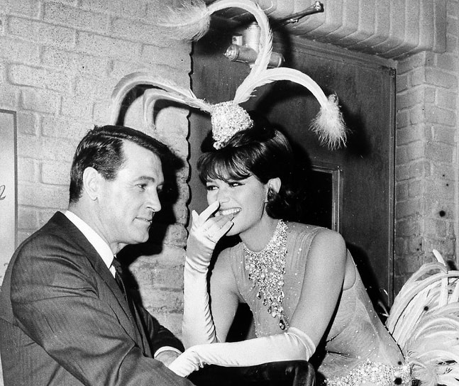 Актриса получила известность в Голливуде, снявшись в фильмах Блейка Эдвардса «Розовая пантера», Генри Хэтэуэя «Мир цирка» и Филиппа Данна «С завязанными глазами фильм» (кадр на фото)