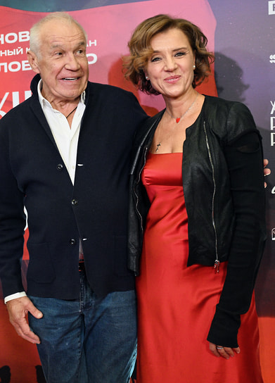 Актеры Сергей Гармаш и Ксения Алферова на премьере киноромана Андрея Кончаловского «Хроники русской революции»