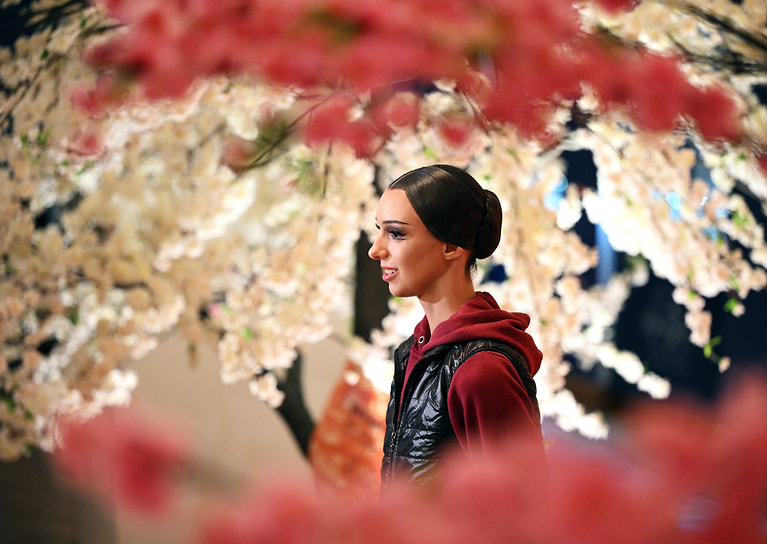 Ведущая солистка театра балета Бориса Эйфмана Виктория Мокроусова во время пресс-подхода перед началом спектакля «Красная Жизель» в Москве