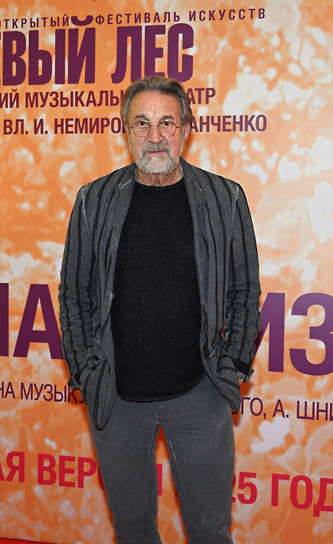 Актер, продюсер Леонид Ярмольник перед началом спектакля «Красная Жизель» 