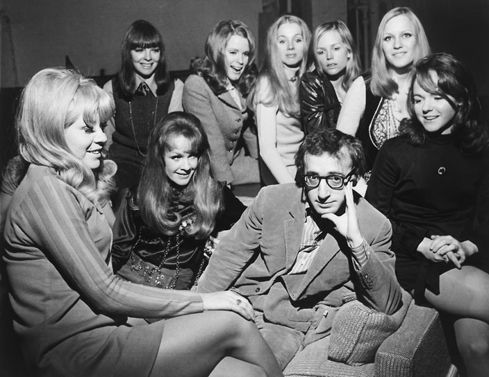 Вуди Аллен был женат четыре раза. Первой супругой режиссера стала пианистка Харлин Розен, с которой он прожил в браке пять лет. Второй — актриса Луиза Лассер, которая снялась в четырех его фильмах