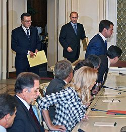 24 сентября на заседании правительства России Дмитрий Медведев успел встать первым при появлении нового начальства