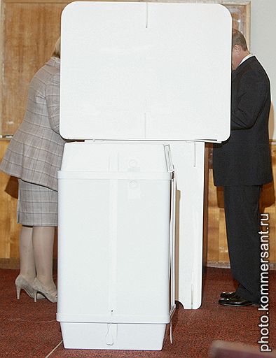 Биплан Путина &lt;br>Людмила Путина и Владимир Путин. Москва, 2003 год &lt;br>