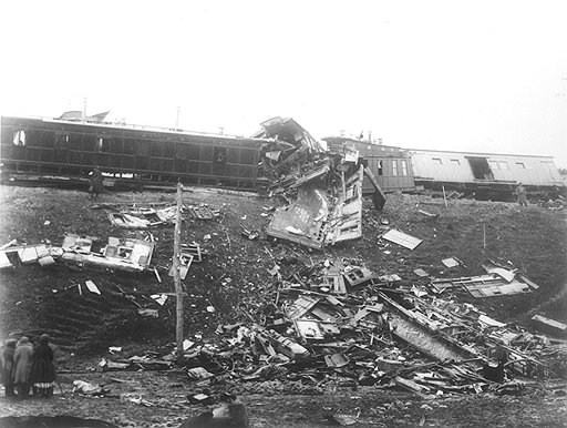 При крушении поезда Александра III наибольшие повреждения получил устаревший вагон министра путей сообщения Константина Посьета (на фото)