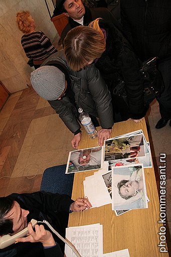 Не найдя своих родственников в списках погибших, жители Перми пытались опознать их по фотографиям из больниц