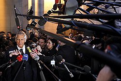 Суд признал известие о похоронах Доминика де Вильпена (на фото), оглашенное президентом Никола Саркози, несколько преждевременным 
