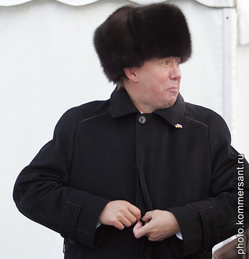 Застегнутый врасплох.
Глава РАО «Газпром» Алексей Миллер. Бабаево, 2005 год