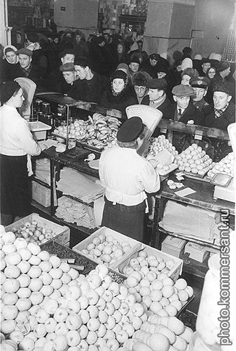 Зрелый СССР полностью преодолел по крайней мере одно проявление сталинизма — снижение цен на продукты, пользующиеся повышенным спросом у населения