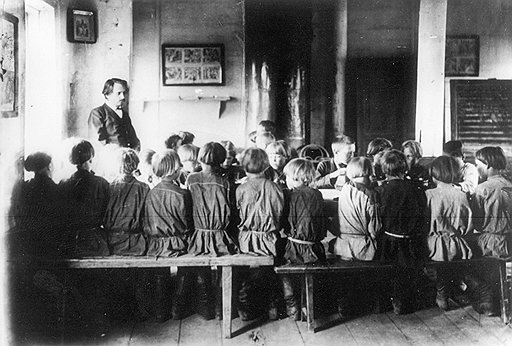 Гимназии и уездные школы отличались содержанием образования не меньше, чем формой одежды