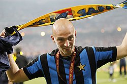 В миланском «Интере», победителе итальянского первенства и Лиги чемпионов, Эстебан Камбьяссо был ключевым игроком. Но в сборную Аргентины его не взяли 