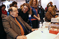 Мистификация — мотив, встречающийся не только в романах, но и в биографии Умберто Эко