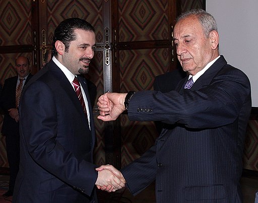 Спикер ливанского парламента Набих Берри (справа) посоветовал премьеру Сааду Харири не терять времени в гонке за газ