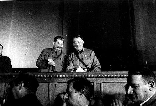«И мне хочется поблагодарить товарища Сталина (на фото) и Центральный комитет партии за счастливую жизнь, какой я сейчас живу. Мы сейчас самые счастливые люди в нашей стране! Это вы, товарищ Сталин, дали нам такую жизнь! (Продолжительные аплодисменты.)»